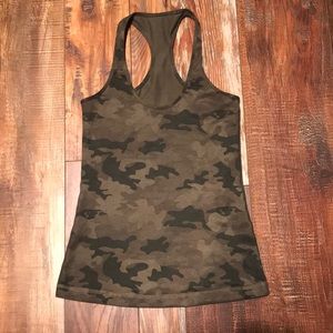 Rare lululemon crb size 4 camo, hemmed